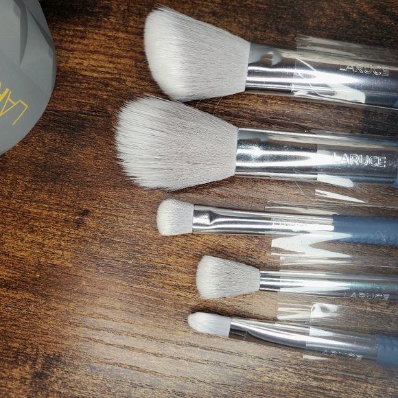 LARUCE BEAUTYCheek & Eyes Brush Set in Denim Blue - Picture 16 of 16